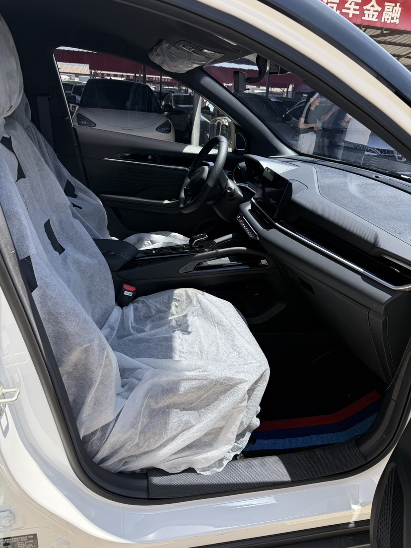 GEELY Coolray 2025 #6 GEELY Coolray 2025 car image #6
