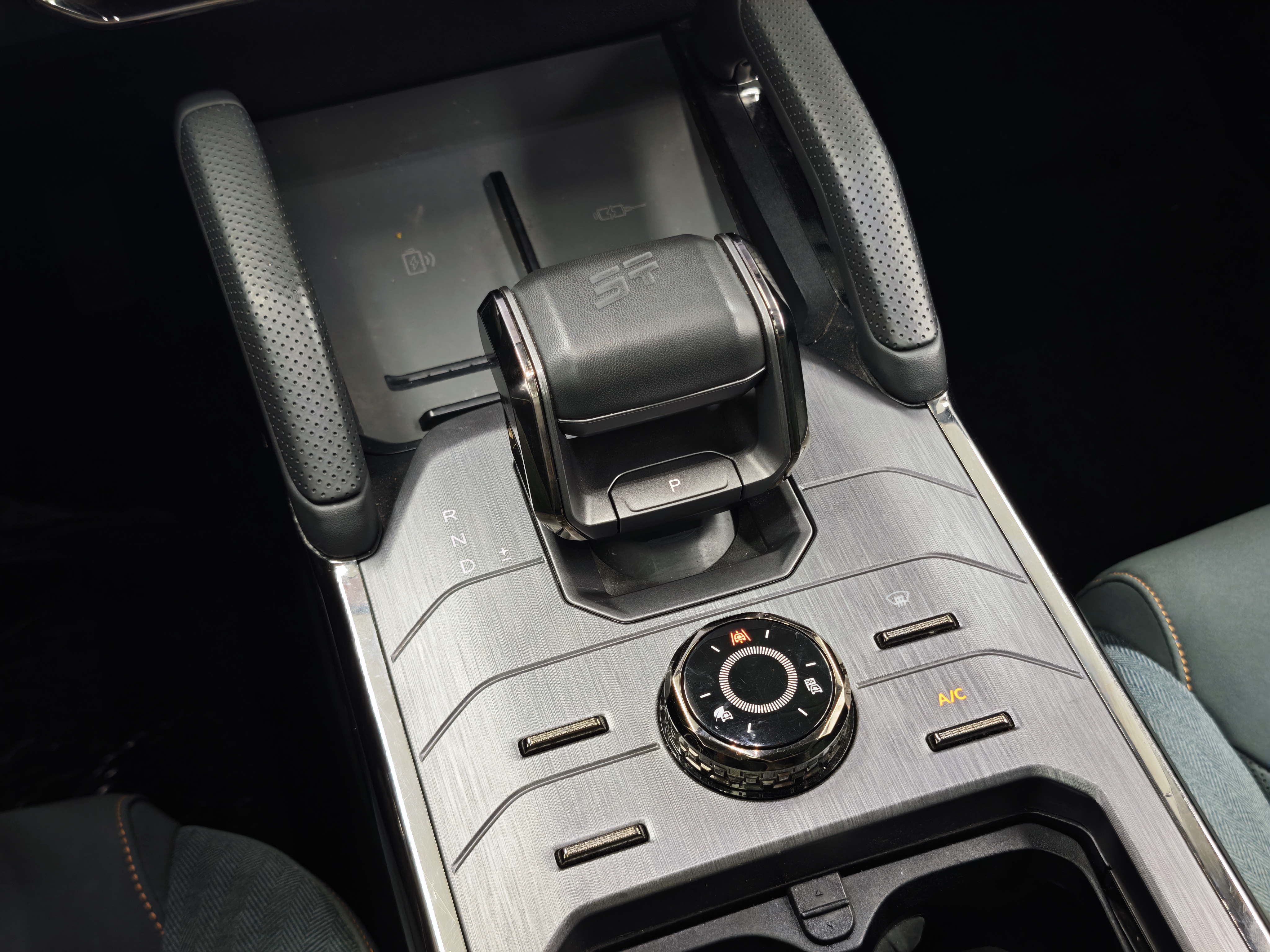 Jetour Traveller 2023 car image #14