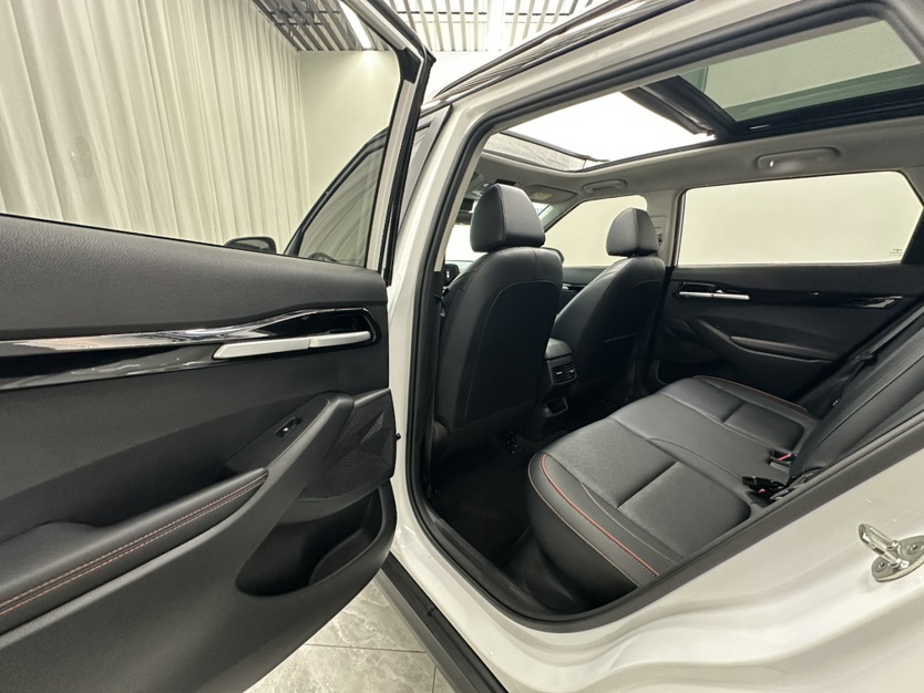 Kia Seltos 2023 car image #7