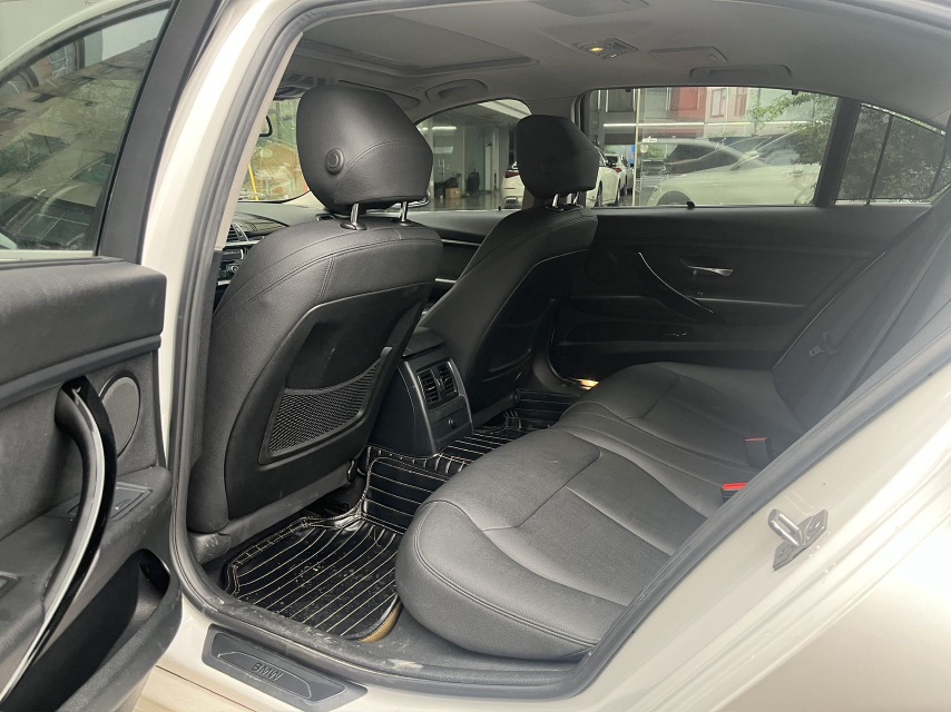 BMW 3 Series 2018 car image #4