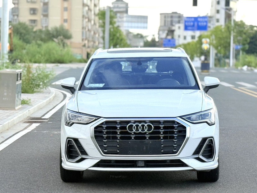 Audi Q3 2020 car image #2