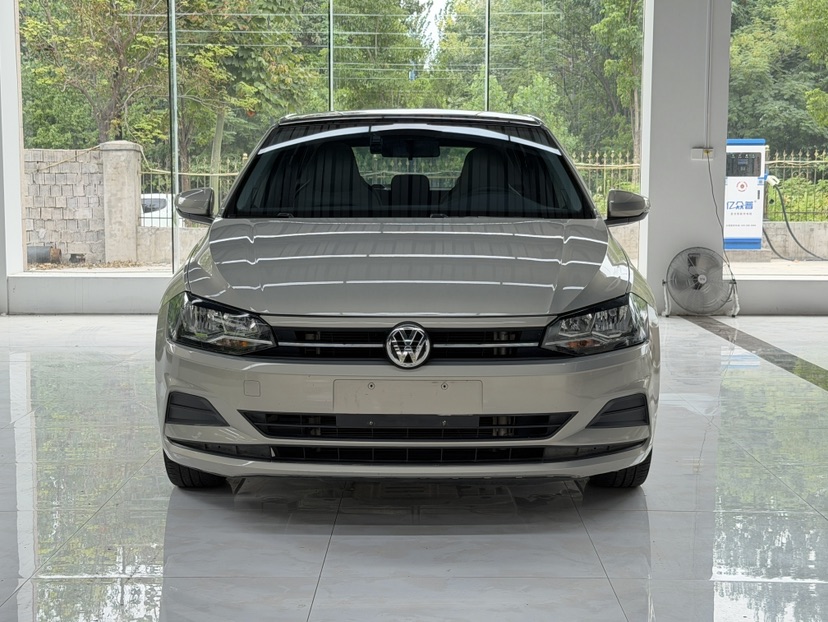 Volkswagen Polo 2020 car image #2