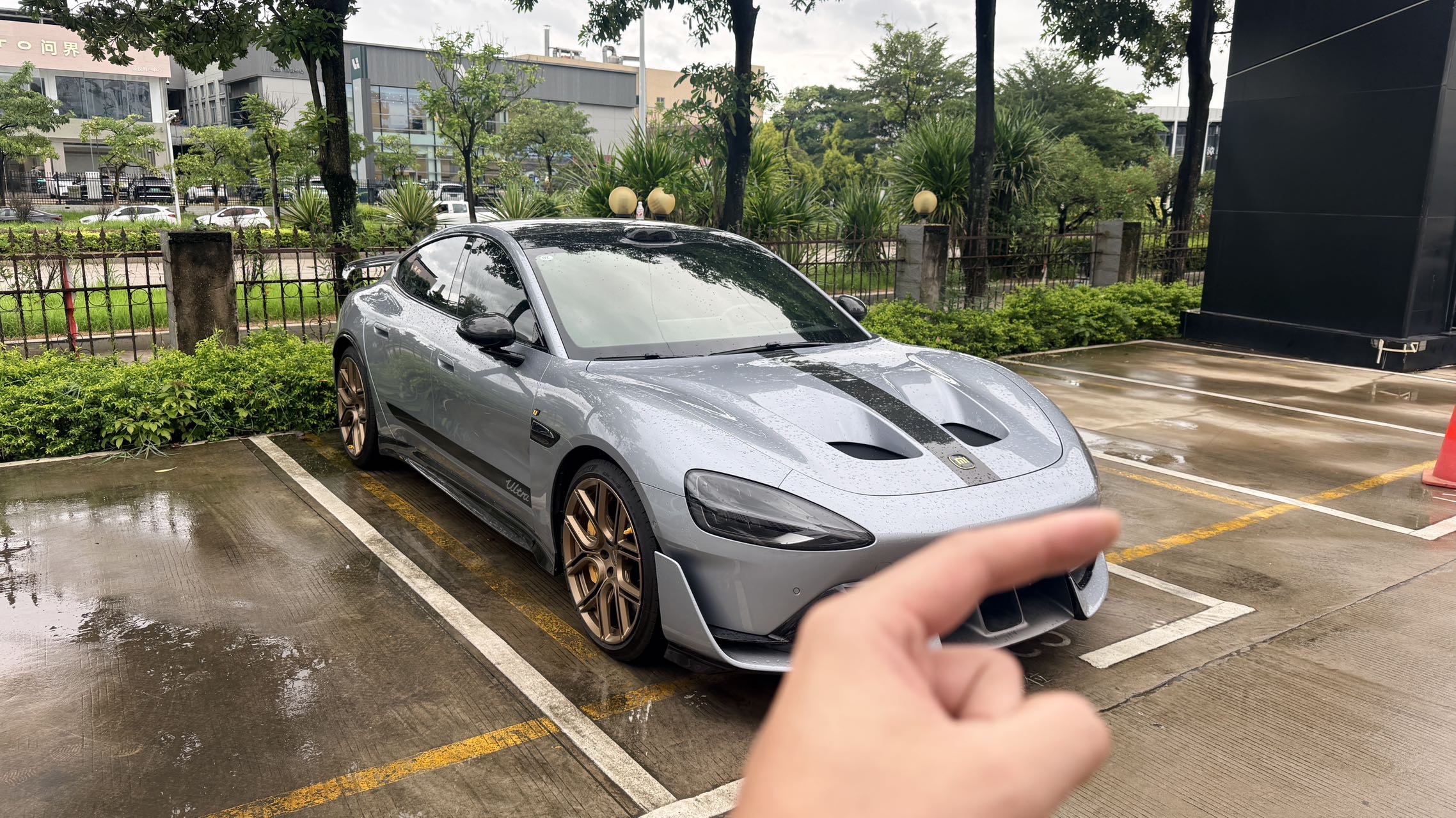 MI SU7 Ultra 2025 car image #3