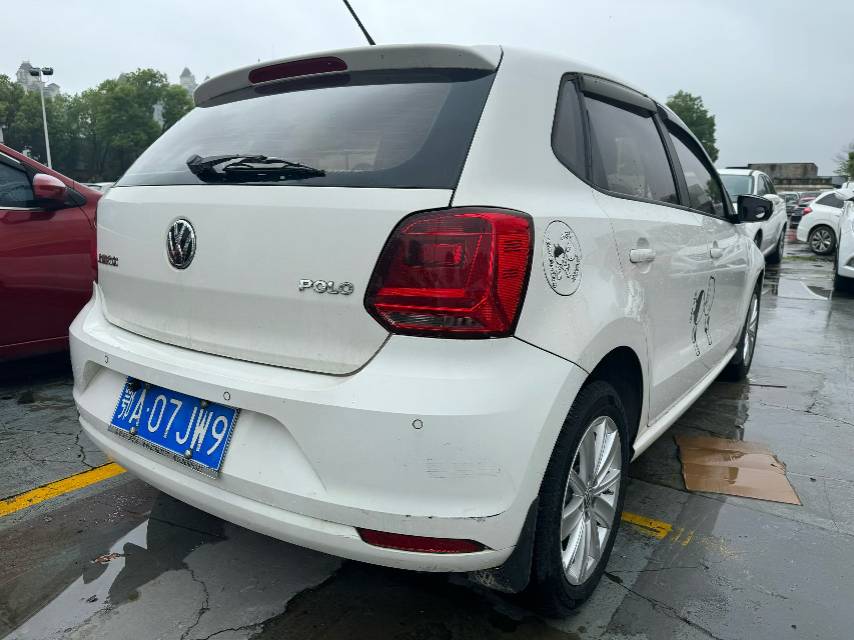 Volkswagen Polo 2015 car image #8