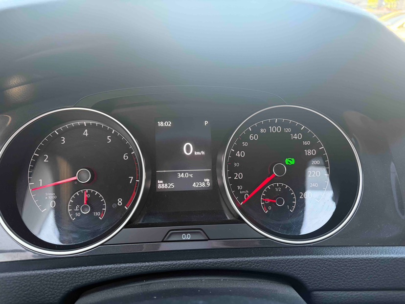 Volkswagen Golf 2018 car image #3