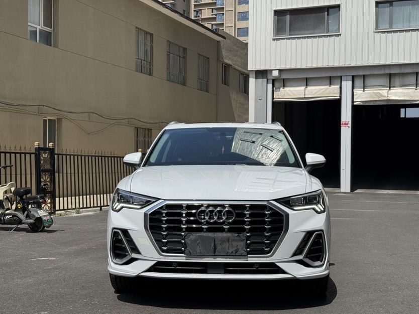 Audi Q3 2021 car image #2