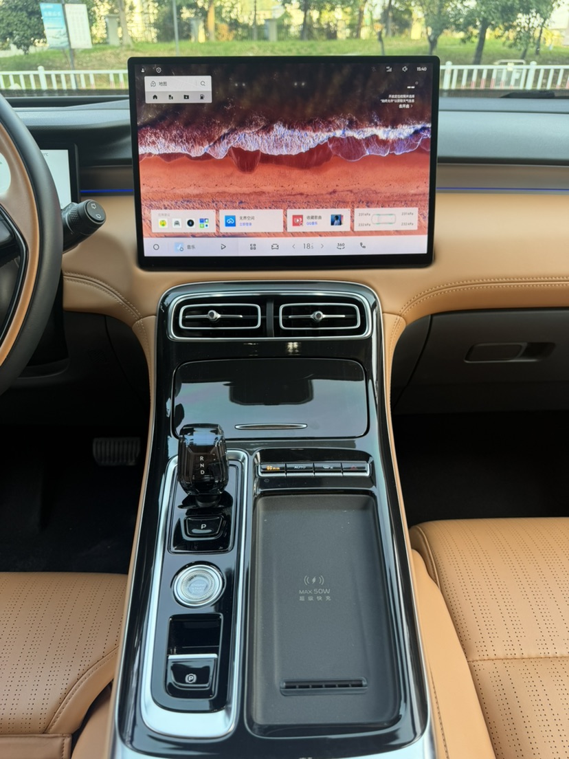GEELY Boyue L 2025 immagine di auto #20