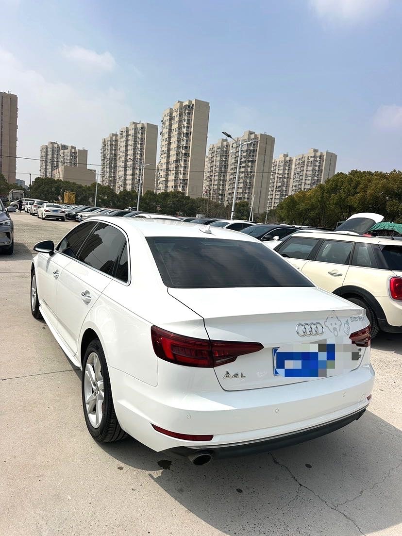 Audi Q3 2017 car image #6