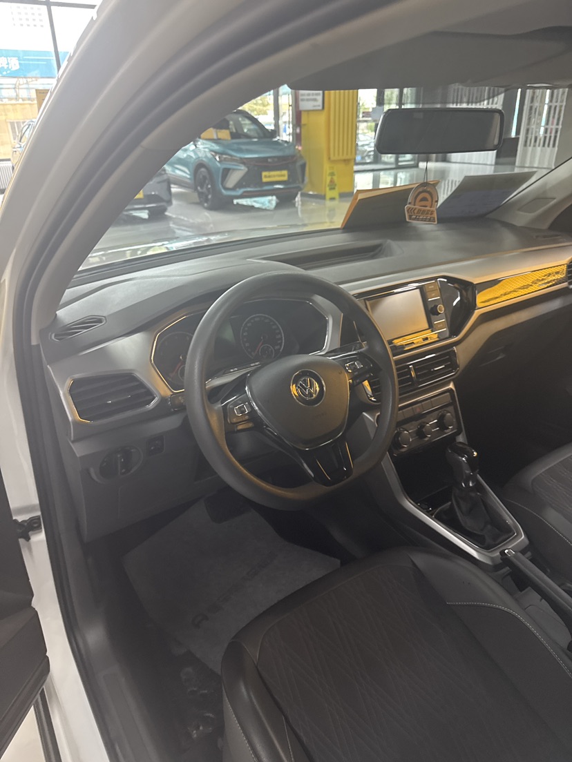 Volkswagen T-Cross 2021 car image #3