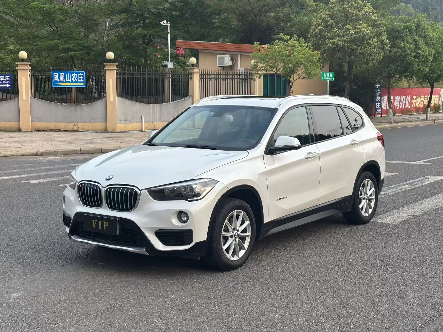 BMW X1 2018 BMW X1 2018 car image