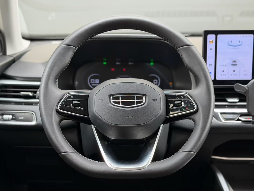 GEELY Emgrand 2023 car image #9