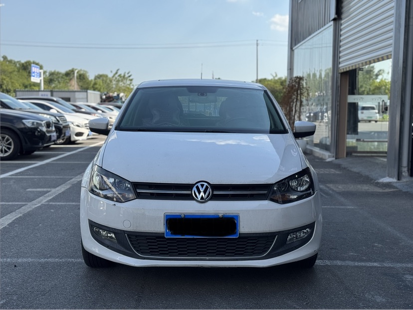 Volkswagen Polo 2014 car image #2