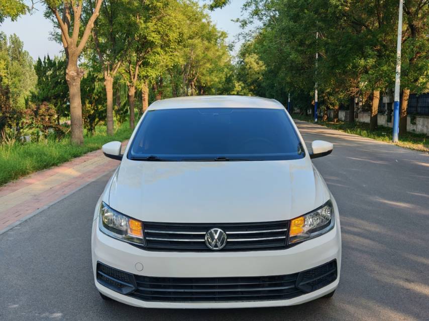 Volkswagen Santana 2018 car image #2