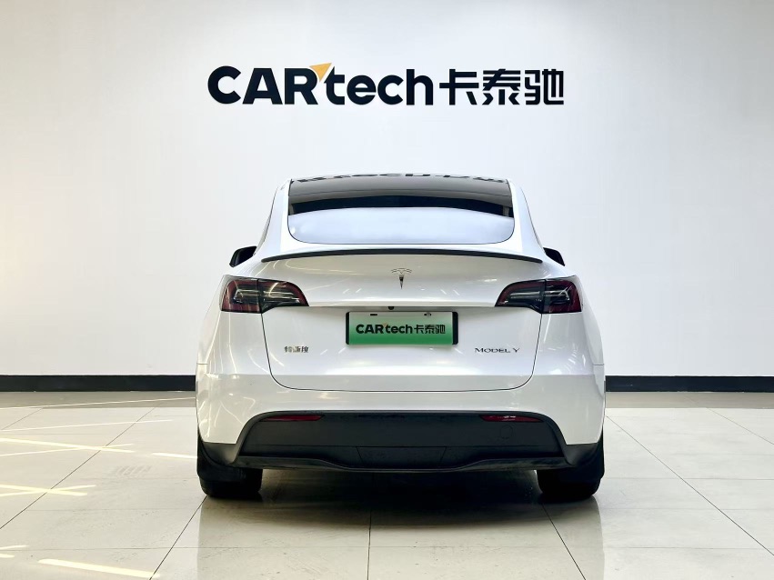 Tesla Model Y 2023 car image #4