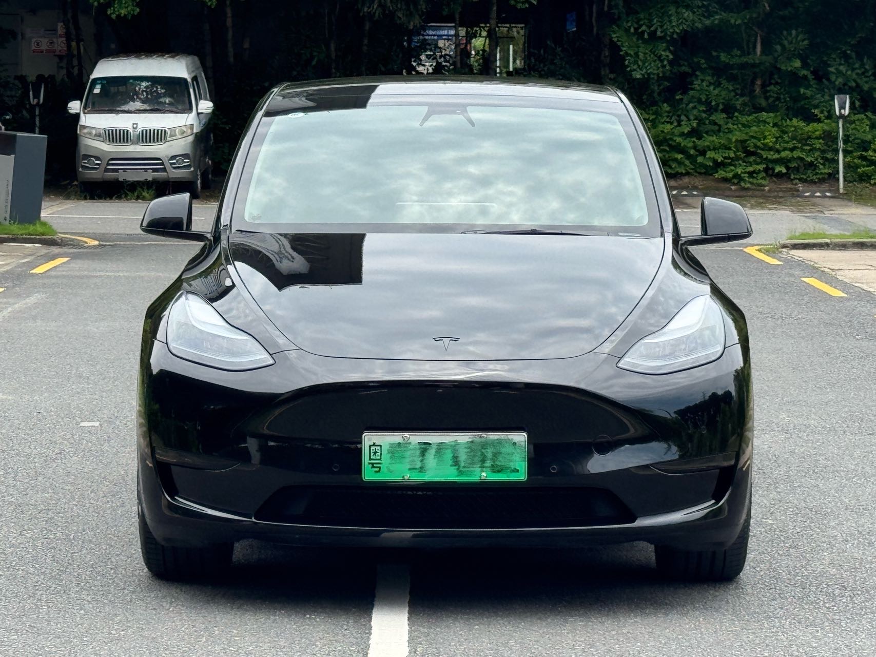 Tesla Model Y 2022 car image #2