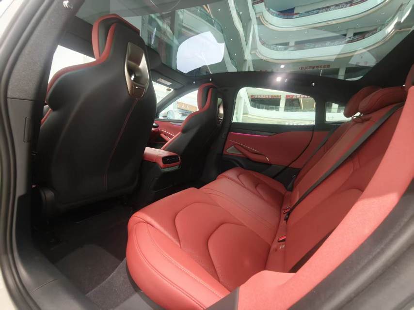 MI SU7 2025 car image #2
