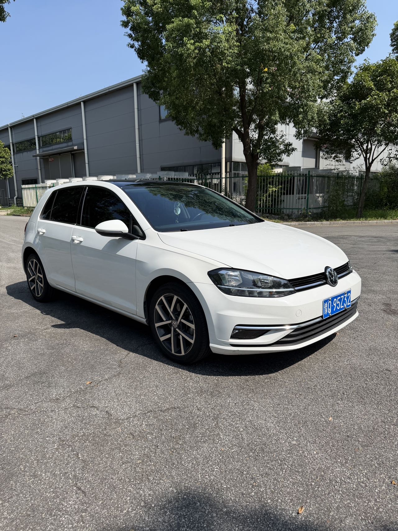 Volkswagen Golf 2020 car image #3