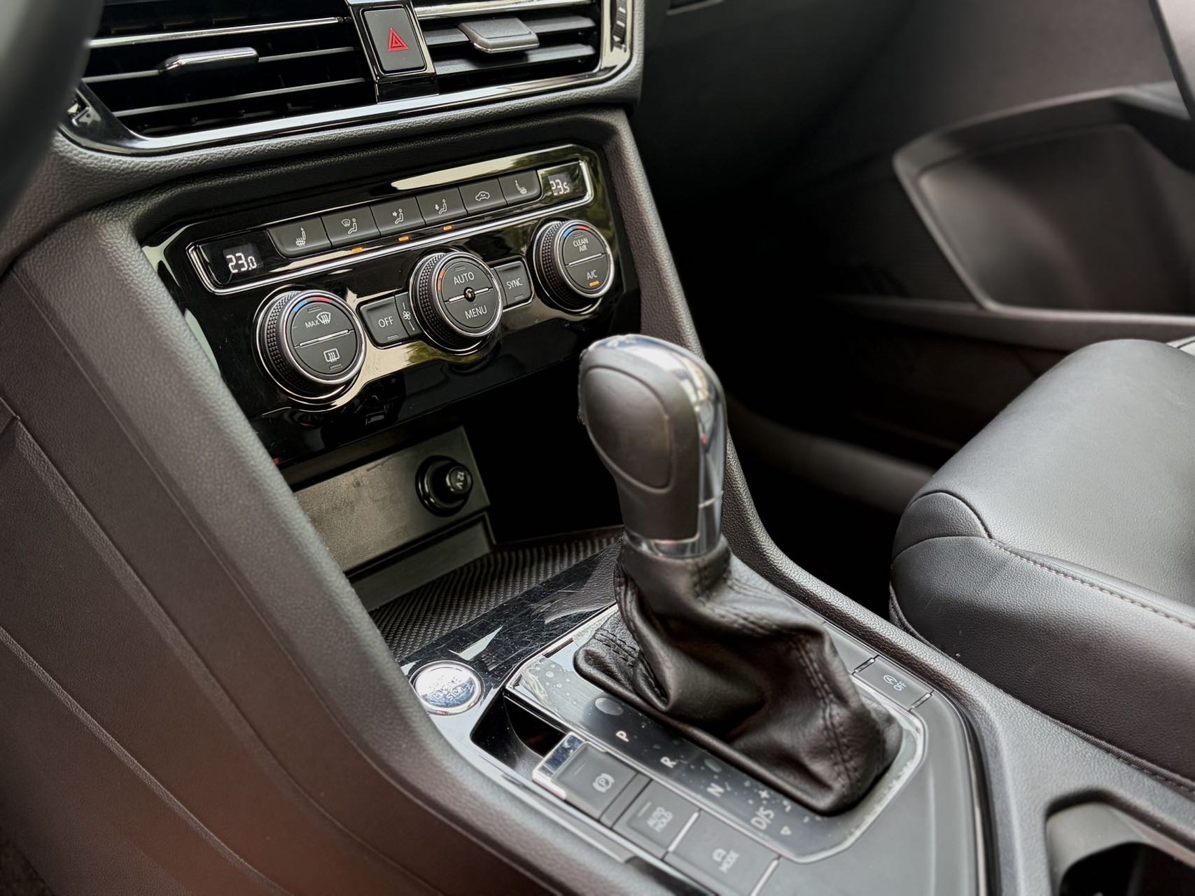 Volkswagen Tharu 2020 car image #9
