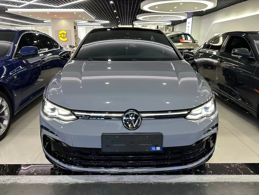 Volkswagen Golf 2024 car image #2