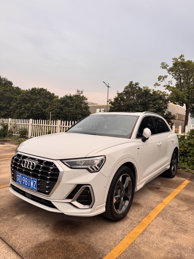 Audi Q3 2023 car image 