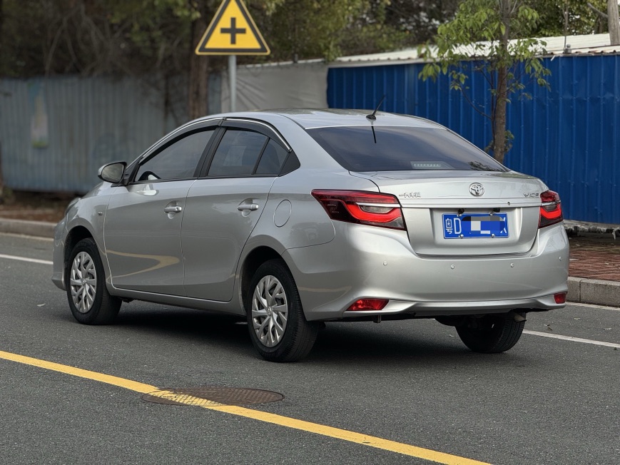 Toyota Vios 2022 изображение автомобиля #9