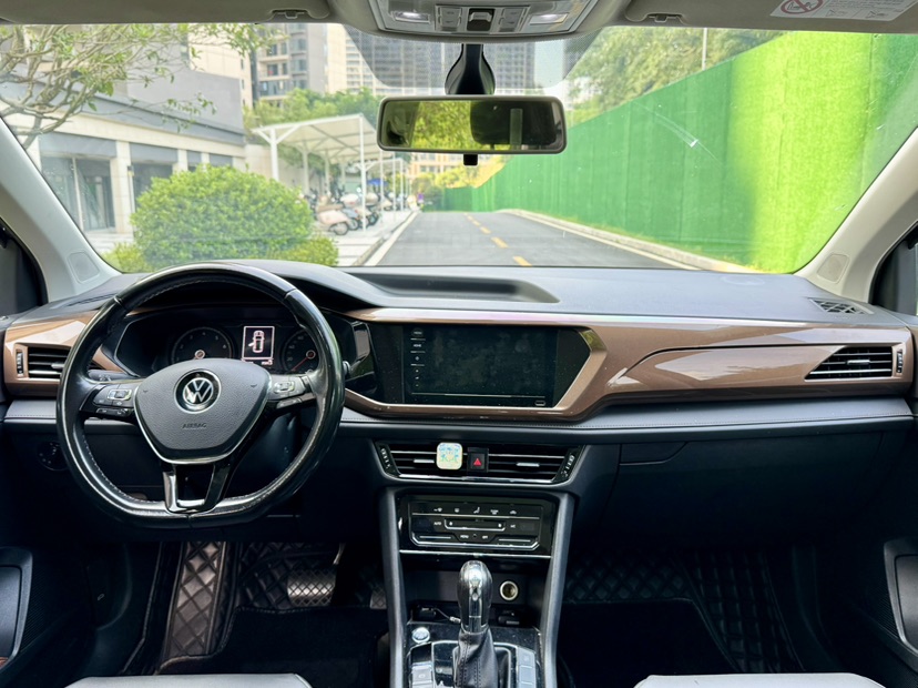 Volkswagen Tharu 2020 car image #5