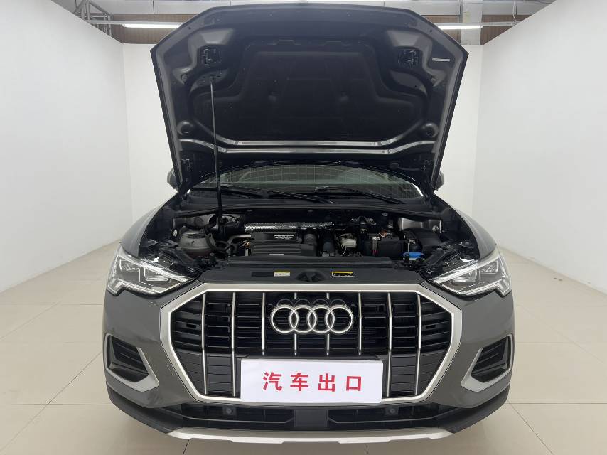 Audi Q3 2022 car image #7
