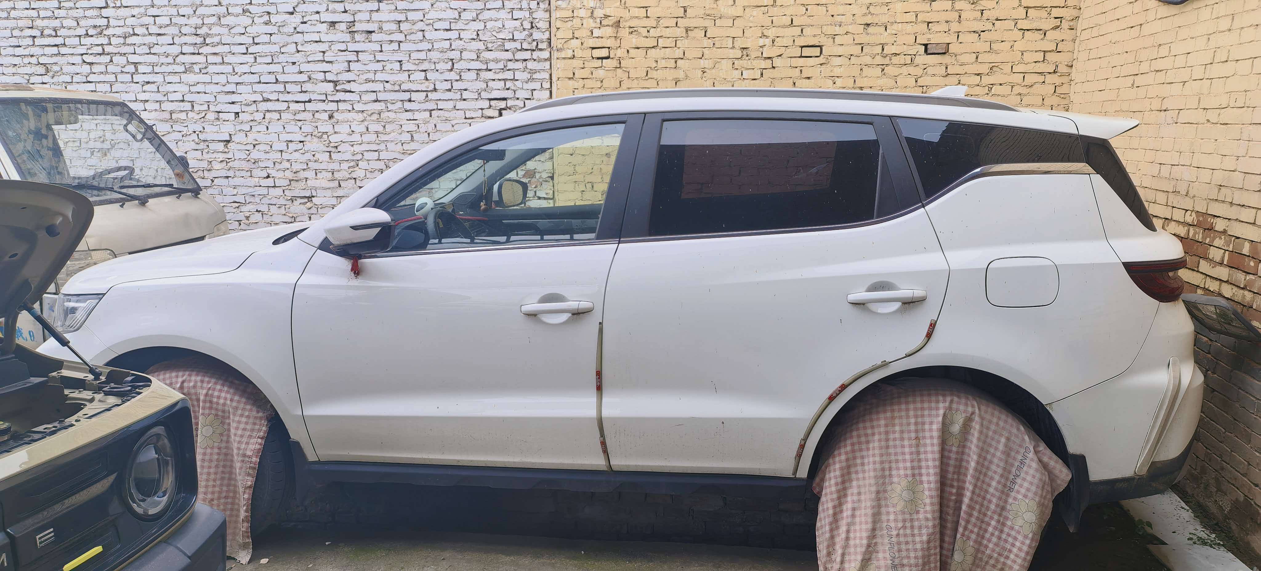 GEELY Vision X6 2023 car image #4