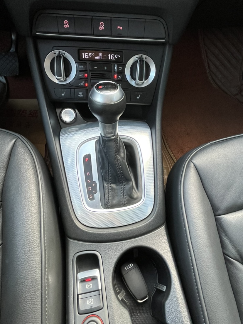 Audi Q3 2016 car image #11