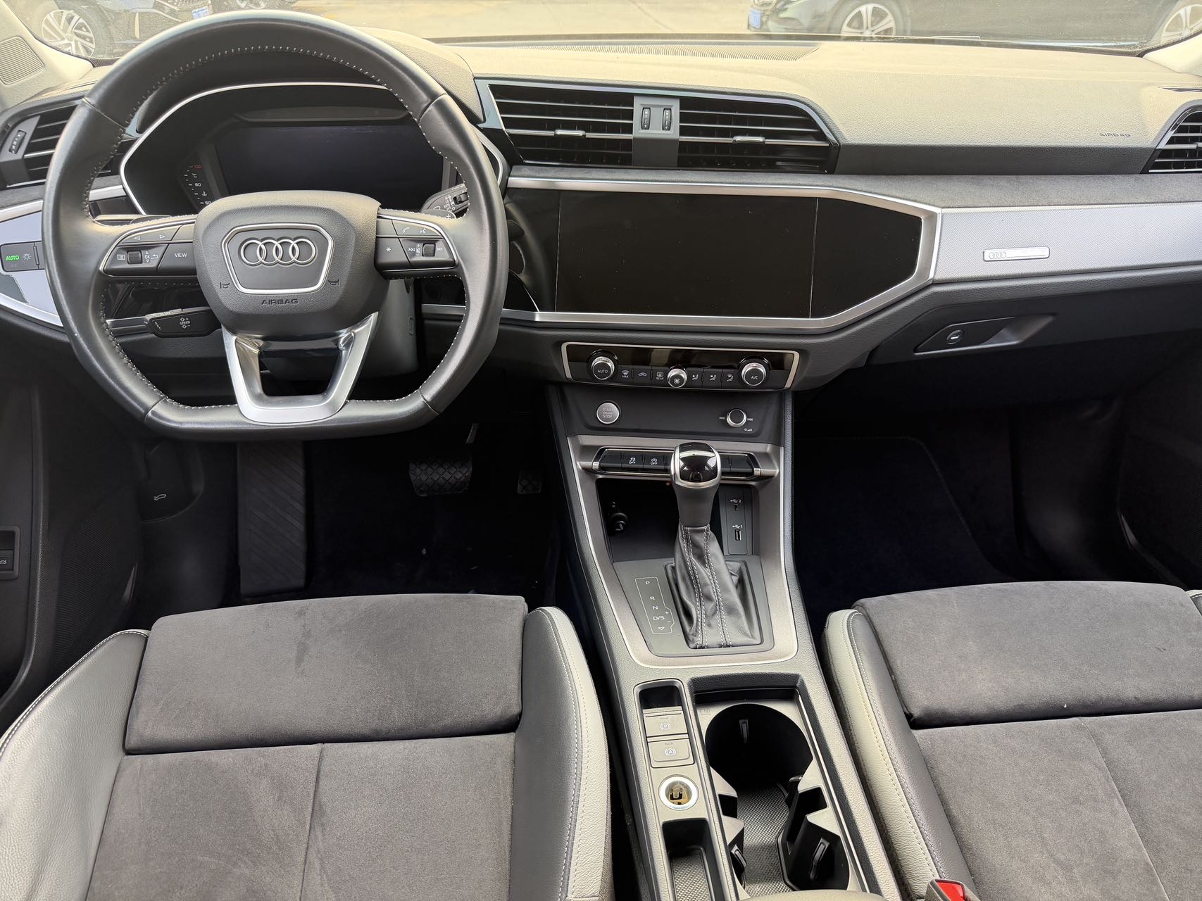 Audi Q3 2020 car image #4