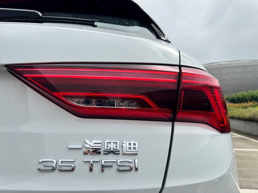Audi Q3 2023 car image #16