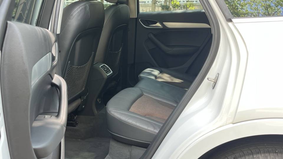 Audi Q3 2018 car image #13