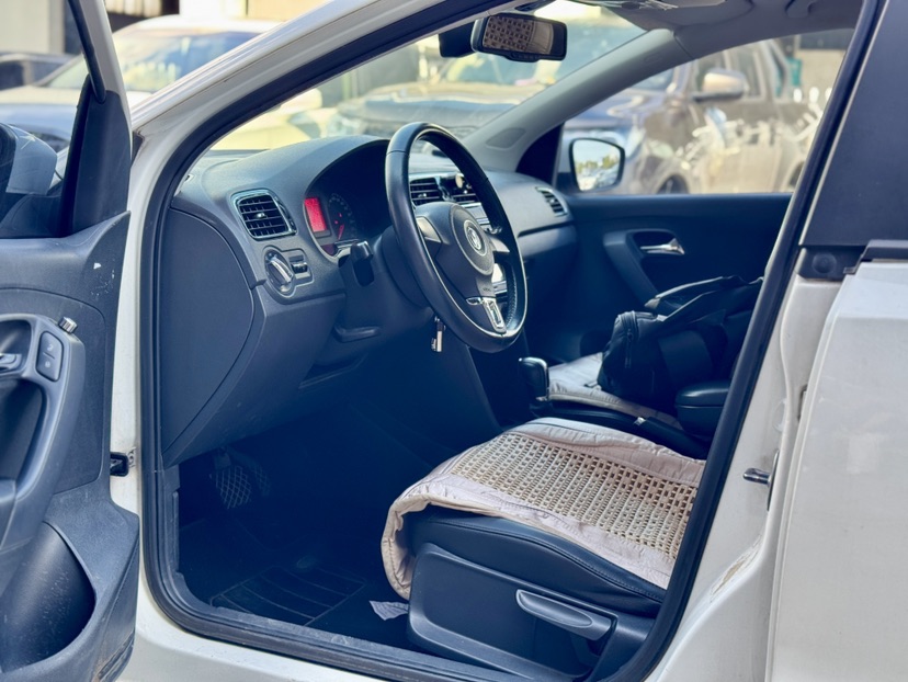 Volkswagen Polo 2014 car image #4