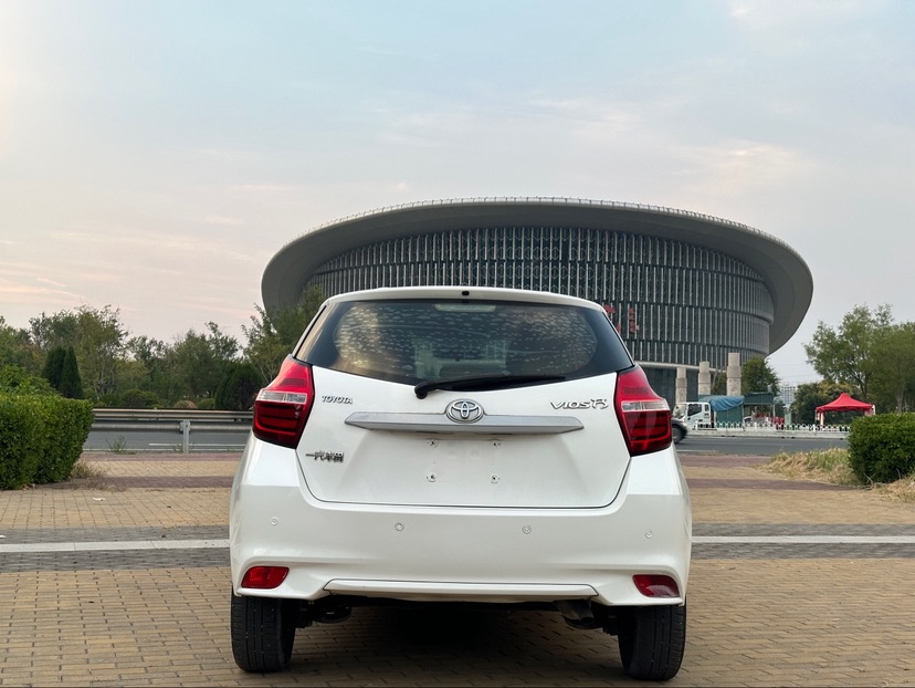 2019 car image #5