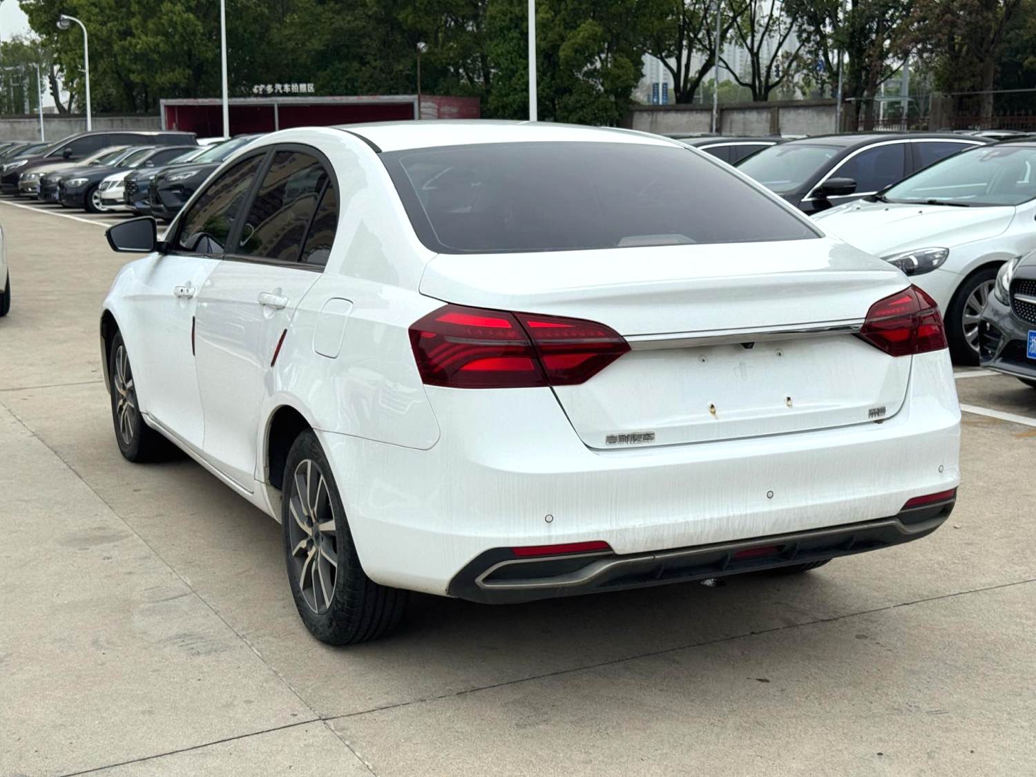 GEELY Emgrand 2019 #9 GEELY Emgrand 2019 car image #9