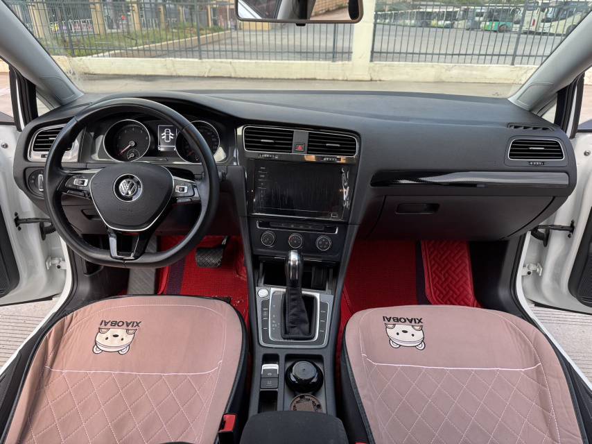 Volkswagen Golf 2020 car image #9