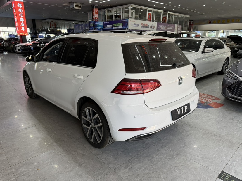 Volkswagen Golf 2020 car image #3