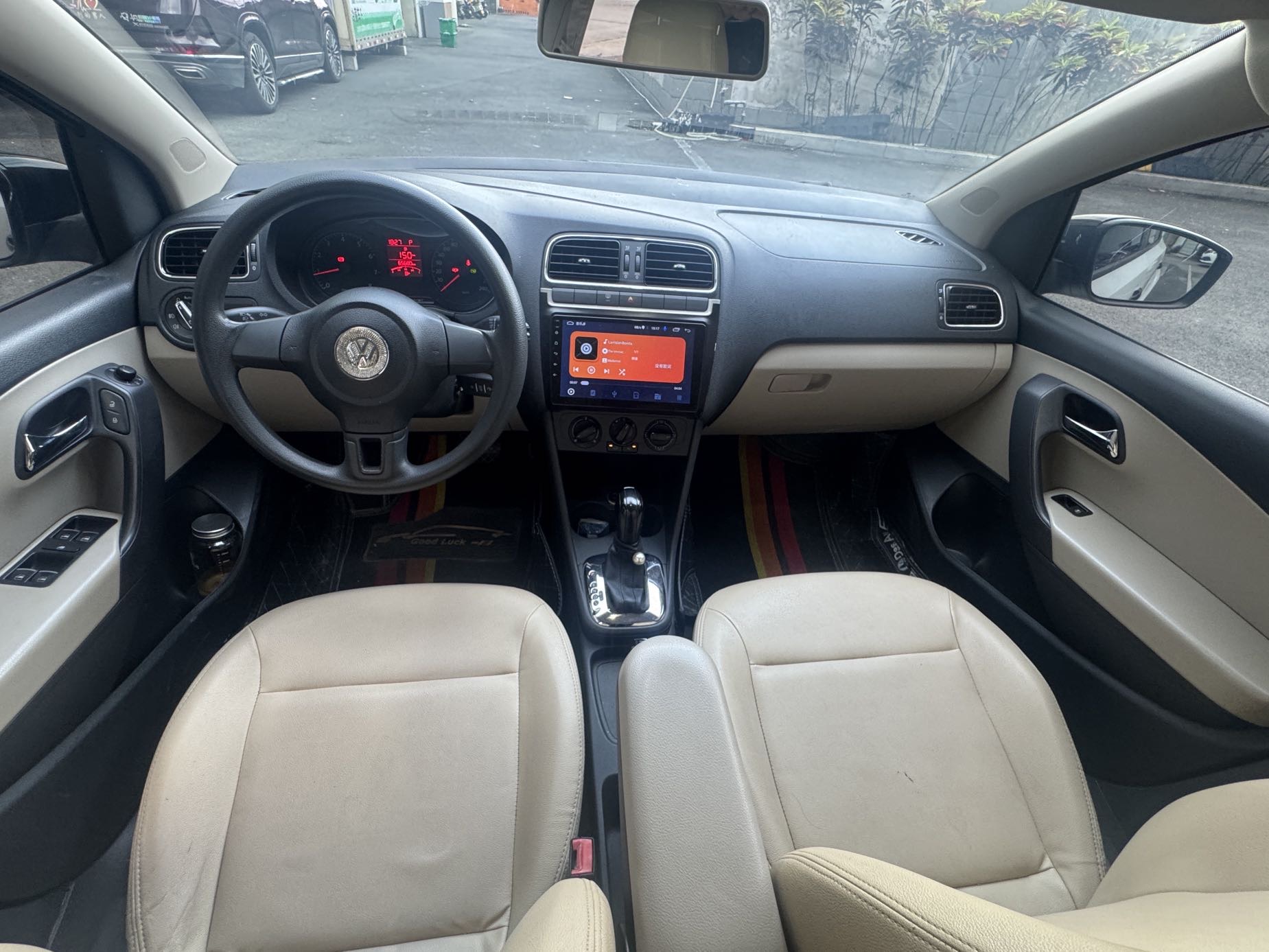 Volkswagen Polo 2013 car image #9