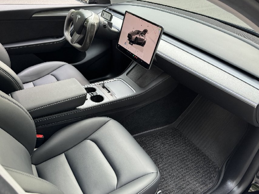 Tesla Model Y 2023 car image #11