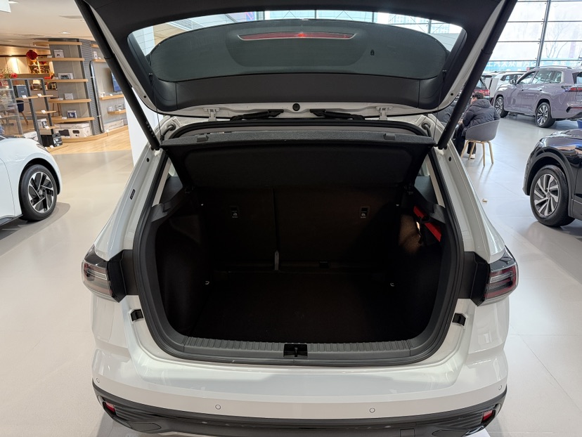 Volkswagen Tharu 2024 car image #6