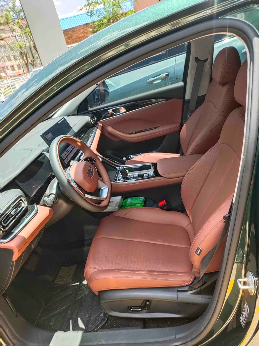 GEELY Emgrand 2025 car image #2