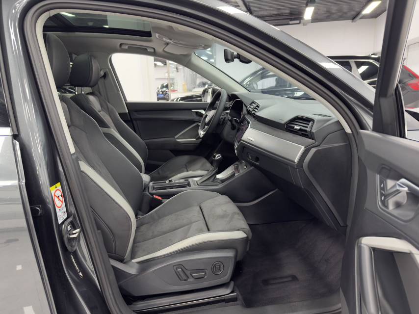 Audi Q3 2023 car image #5