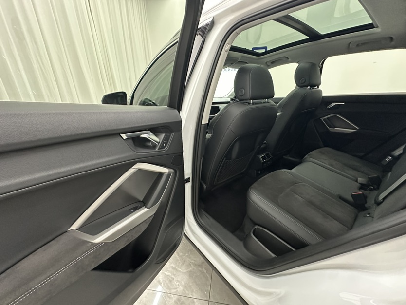 Audi Q3 2022 car image #8
