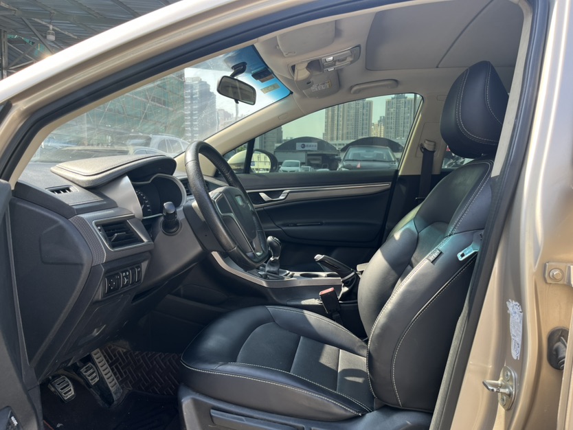 GEELY Emgrand GS 2017 car image #4