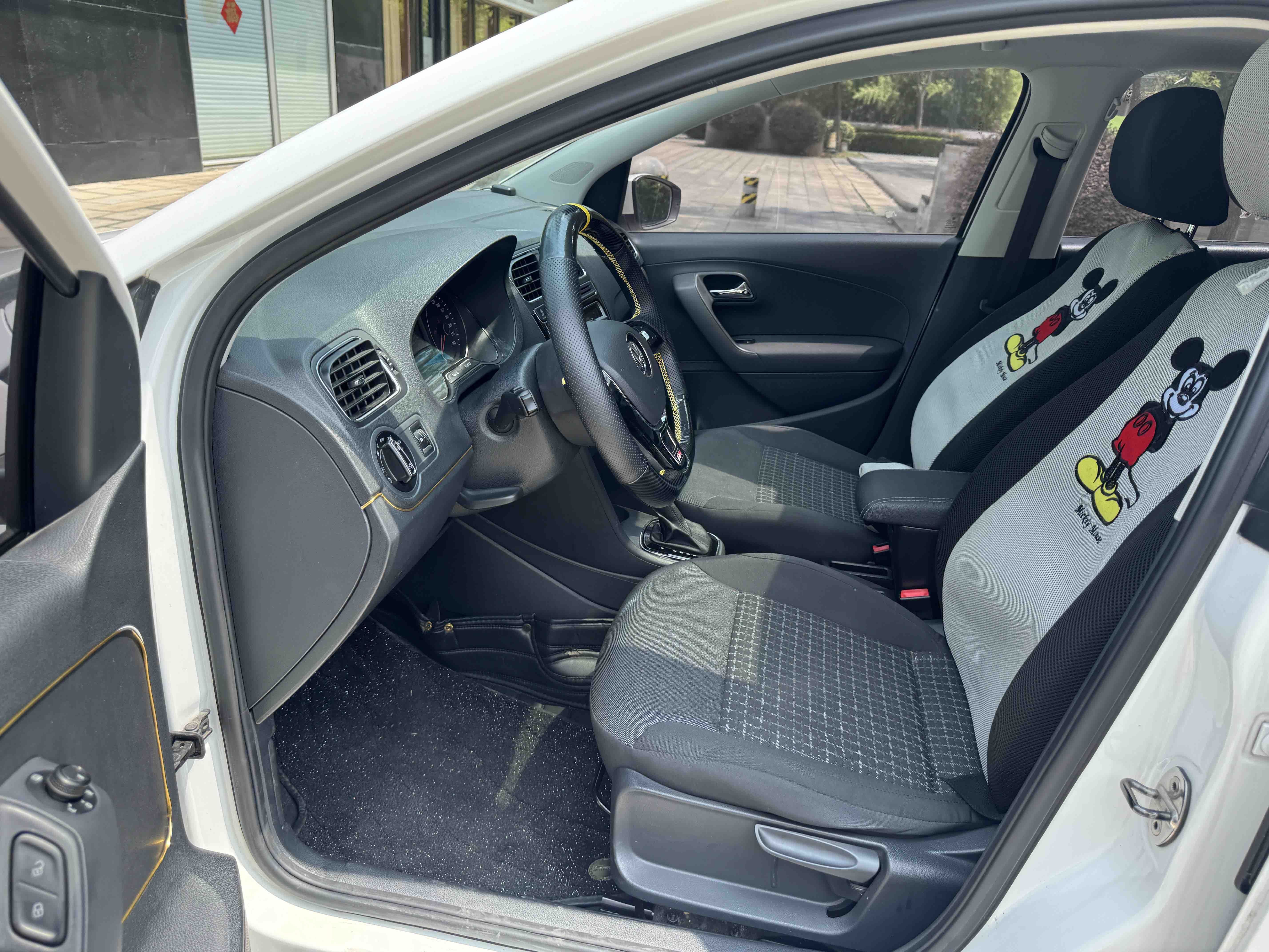 Volkswagen Polo 2019 car image #6