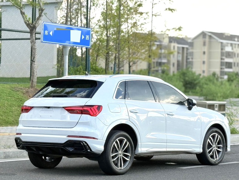 Audi Q3 2020 car image #8