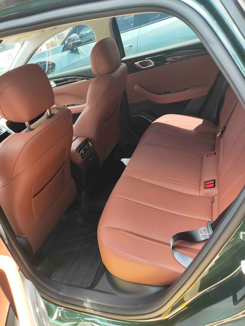 GEELY Emgrand 2025 car image #3