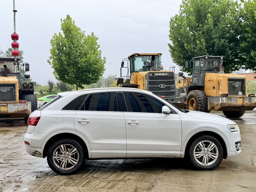 Audi Q3 2015 car image #3