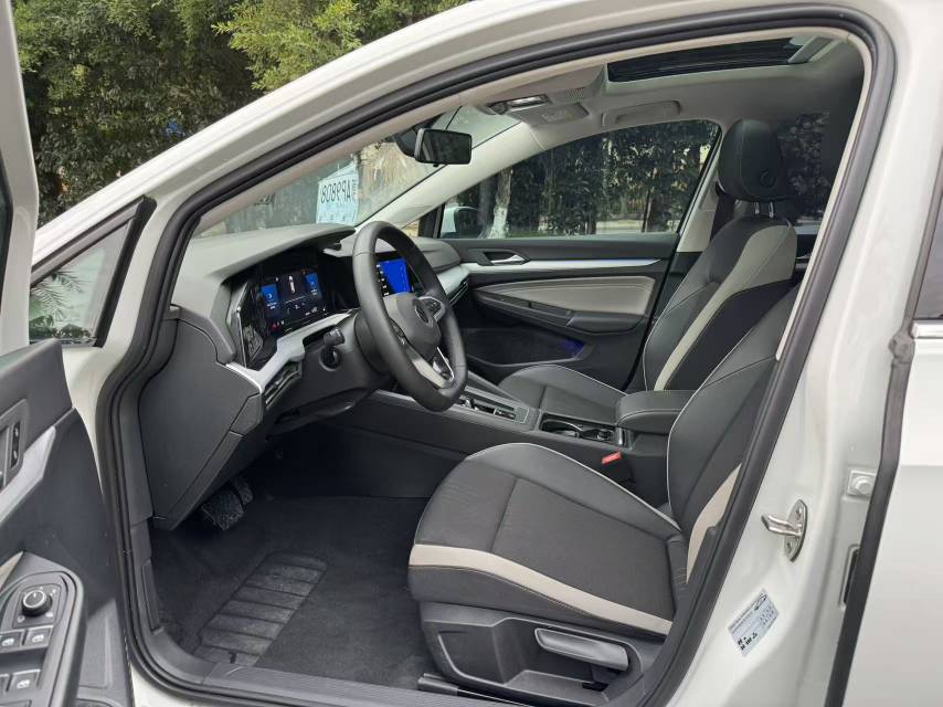 Volkswagen Golf 2024 car image #7