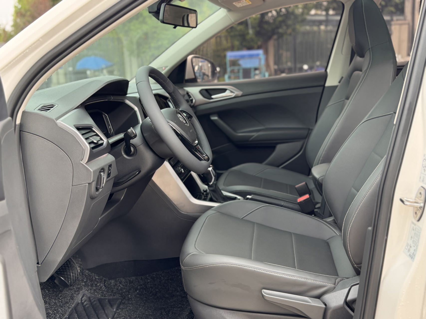 Volkswagen T-Cross 2019 #4 Volkswagen T-Cross 2019 car image #4